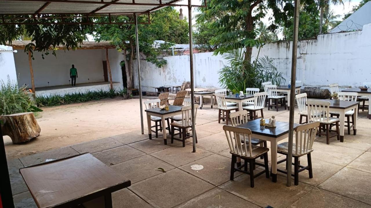 Ruby - Casa de Hospedes - Backpackers Nampula Exteriör bild